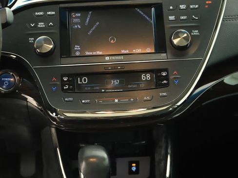 Used 2014 Toyota Avalon Limited w/ Technology Package FWD image 20