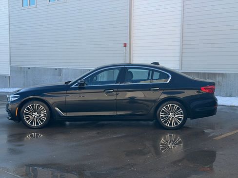 Used 2017 BMW 530i xDrive w/ Premium Package image 4