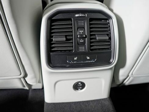 Certified 2023 Porsche Macan S image 34