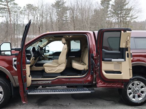 Used 2017 Ford F250 Lariat w/ Chrome Package image 16