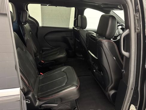 Used 2020 Chrysler Pacifica Limited FWD image 60