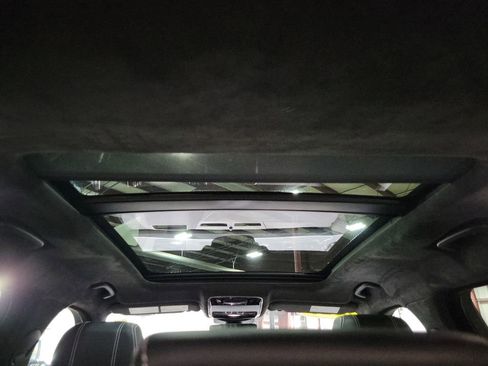 Used 2020 Land Rover Range Rover Velar R-Dynamic S image 28