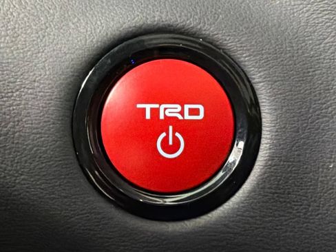 Used 2026 Toyota Tundra Platinum w/ TRD Off-Road Package AWD/4WD image 31