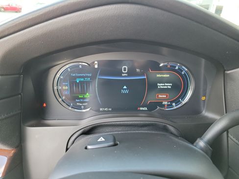Used 2019 Cadillac Escalade ESV Luxury RWD image 23