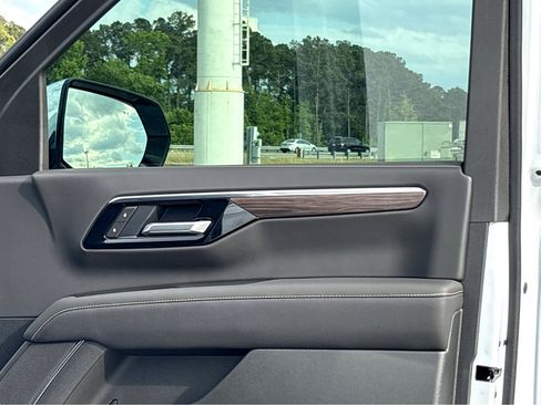 New 2026 Chevrolet Tahoe Premier w/ Sun And Tow Package AWD/4WD image 16