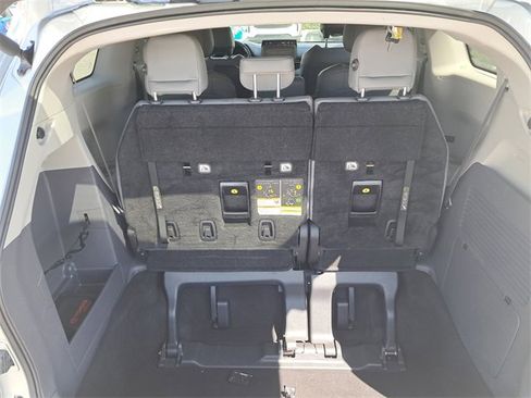 Used 2024 Toyota Sienna XLE image 8