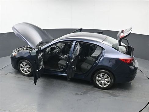 Used 2016 MAZDA MAZDA3 i Sport image 46