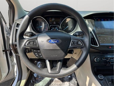 Used 2015 Ford Focus SE FWD image 18