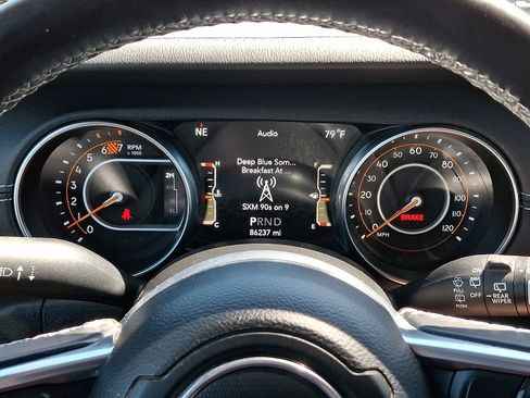 Used 2022 Jeep Wrangler Unlimited Sahara w/ Cold Weather Group AWD/4WD image 21