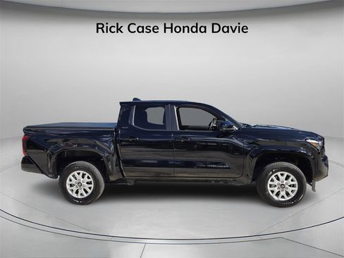 Used 2024 Toyota Tacoma SR5 image 3