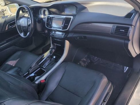 Used 2017 Honda Accord Touring image 43