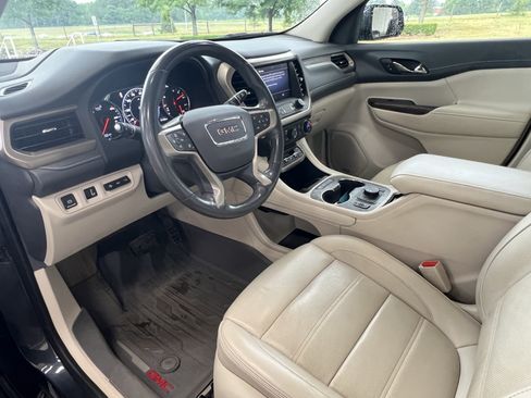 Used 2020 GMC Acadia Denali w/ Technology Package FWD image 17