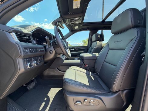 Used 2024 GMC Yukon XL Denali w/ Denali Reserve Package AWD/4WD image 10