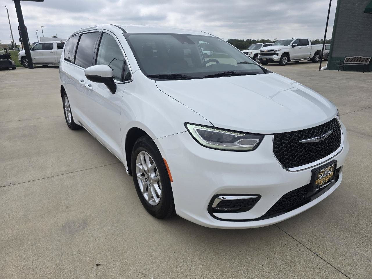 Used 2023 Chrysler Pacifica Touring-L FWD image 12