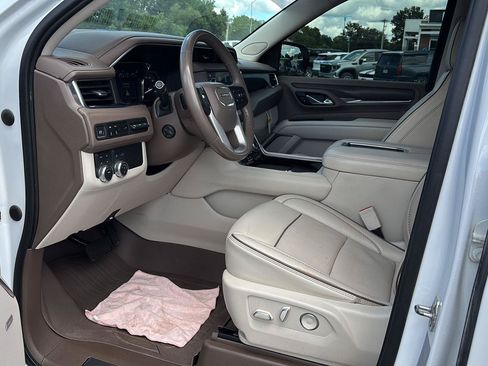 Used 2021 GMC Yukon XL Denali AWD/4WD image 15