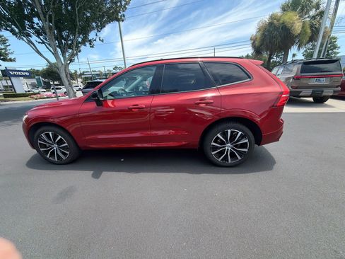 Used 2024 Volvo XC60 B5 Plus AWD/4WD image 11