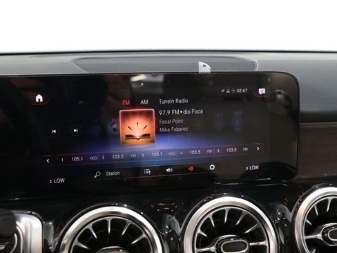 Used 2022 Mercedes-Benz GLB 250 4MATIC image 21