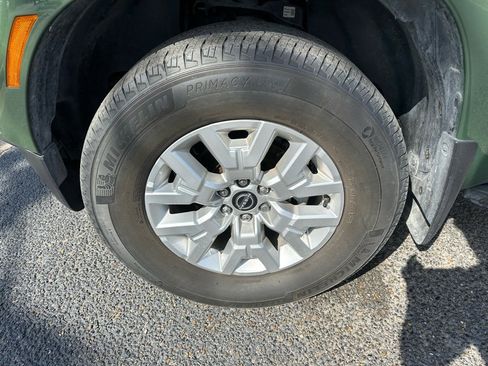 Used 2023 Nissan Frontier SV w/ Technology Package image 12