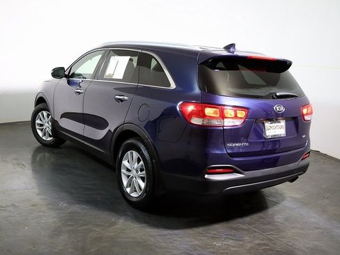 Used 2018 Kia Sorento LX image 2