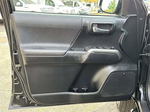 Used 2022 Toyota Tacoma TRD Sport w/ TRD Premium Sport Package image 23