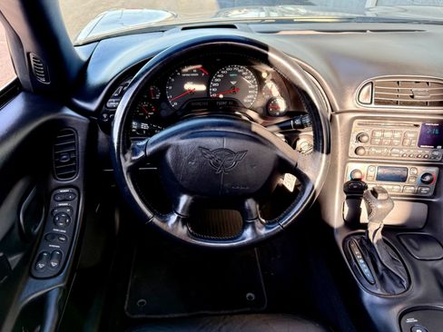 Used 2001 Chevrolet Corvette Convertible w/ Preferred Equipment Group2 RWD image 18