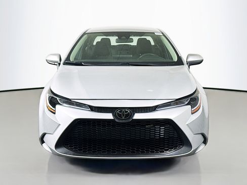 Used 2022 Toyota Corolla LE image 2