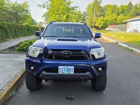 Used 2015 Toyota Tacoma 4x4 Double Cab w/ TRD Sport Package image 2