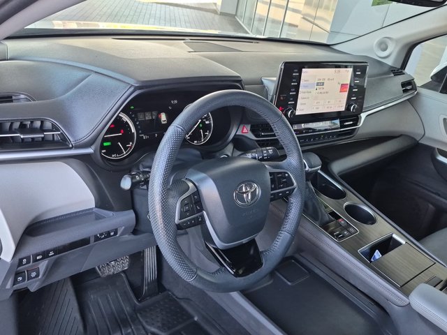 Used 2022 Toyota Sienna Limited AWD/4WD image 17