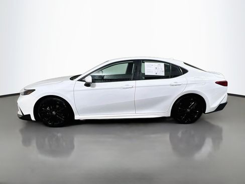 Used 2025 Toyota Camry SE FWD image 9