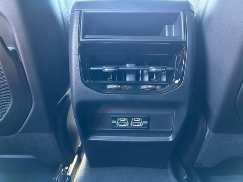 Used 2025 Jeep Grand Cherokee Laredo AWD/4WD image 23