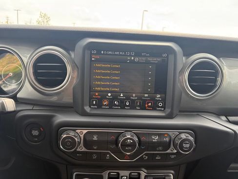Used 2020 Jeep Gladiator Overland AWD/4WD image 43