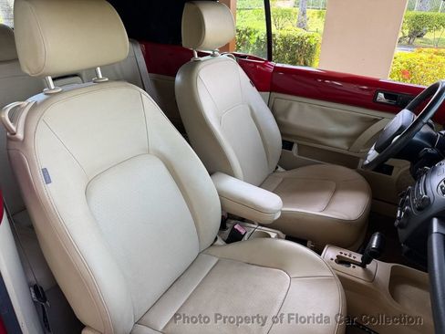 Used 2010 Volkswagen Beetle Convertible FWD image 10