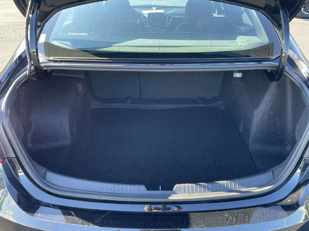 Used 2025 Chevrolet Malibu LT FWD image 11