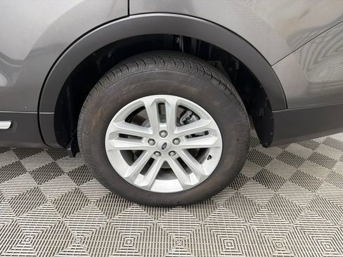 Used 2017 Ford Explorer XLT w/ Equipment Group 201A FWD image 21