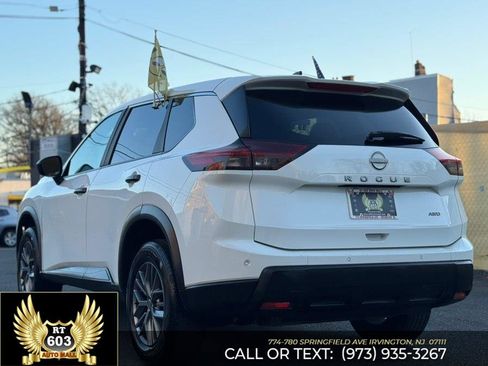 Used 2024 Nissan Rogue S image 4