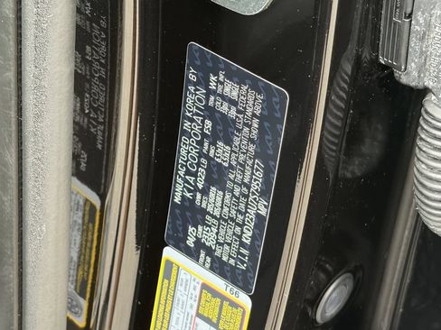 Used 2025 Kia Soul LX FWD image 38