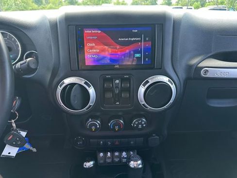 Used 2016 Jeep Wrangler Unlimited Sahara AWD/4WD image 27