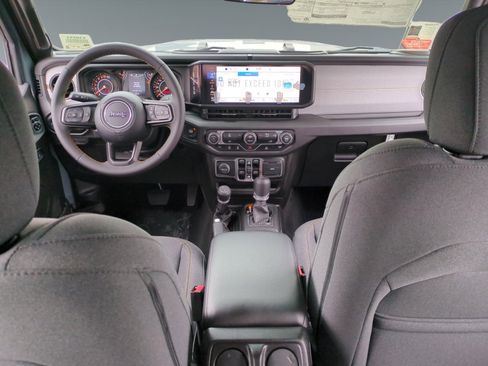 Used 2025 Jeep Gladiator Sport image 10