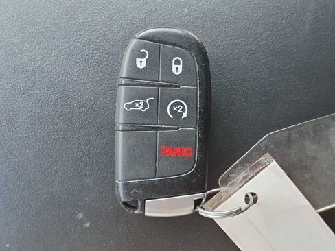Used 2017 Jeep Grand Cherokee Overland AWD/4WD image 32