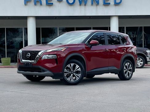 Used 2023 Nissan Rogue SV image 2