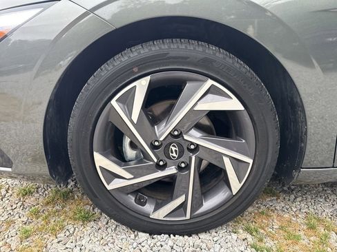 Used 2025 Hyundai Elantra SEL FWD image 42