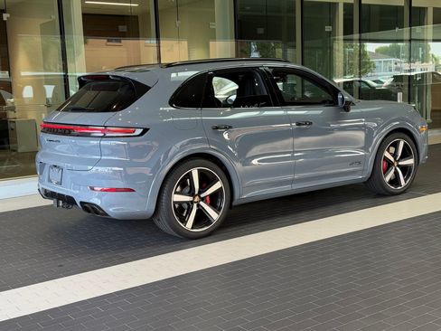 Certified 2025 Porsche Cayenne GTS AWD/4WD image 8