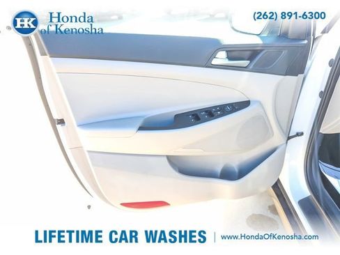 Used 2019 Hyundai Tucson SE AWD/4WD image 18