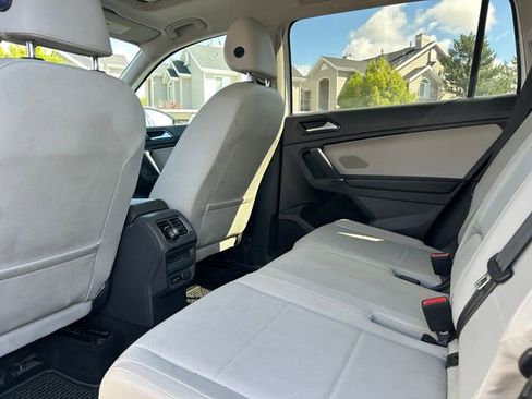 Used 2018 Volkswagen Tiguan SE w/ Panoramic Sunroof Package AWD/4WD image 31