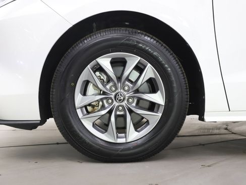 Used 2022 Toyota Sienna LE image 29