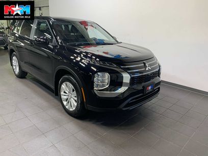 New 2025 Mitsubishi Outlander ES