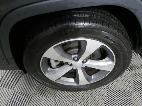 Used 2022 Jeep Cherokee Limited image 10