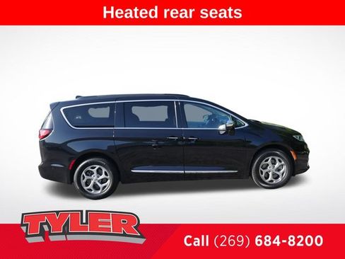 Used 2022 Chrysler Pacifica Limited AWD/4WD image 9
