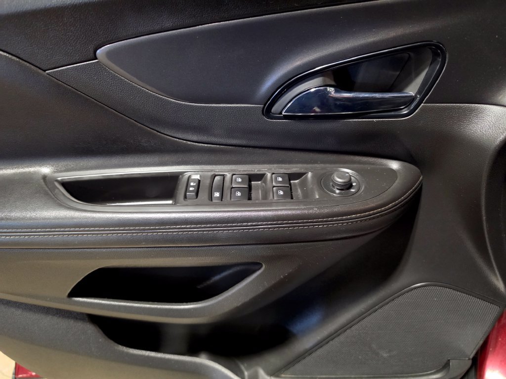 Used 2021 Buick Encore Preferred FWD image 5