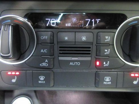 Used 2016 Audi Q3 2.0T Prestige AWD/4WD image 26